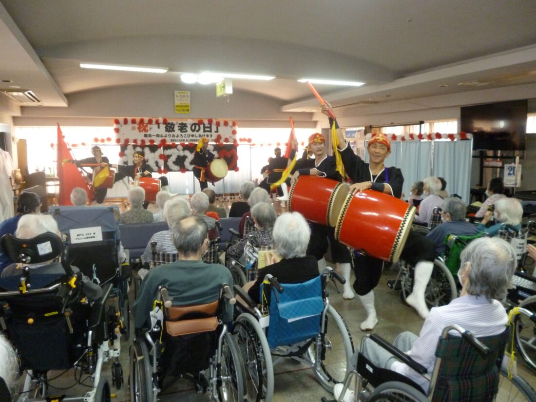 琉球國祭り太鼓の演奏